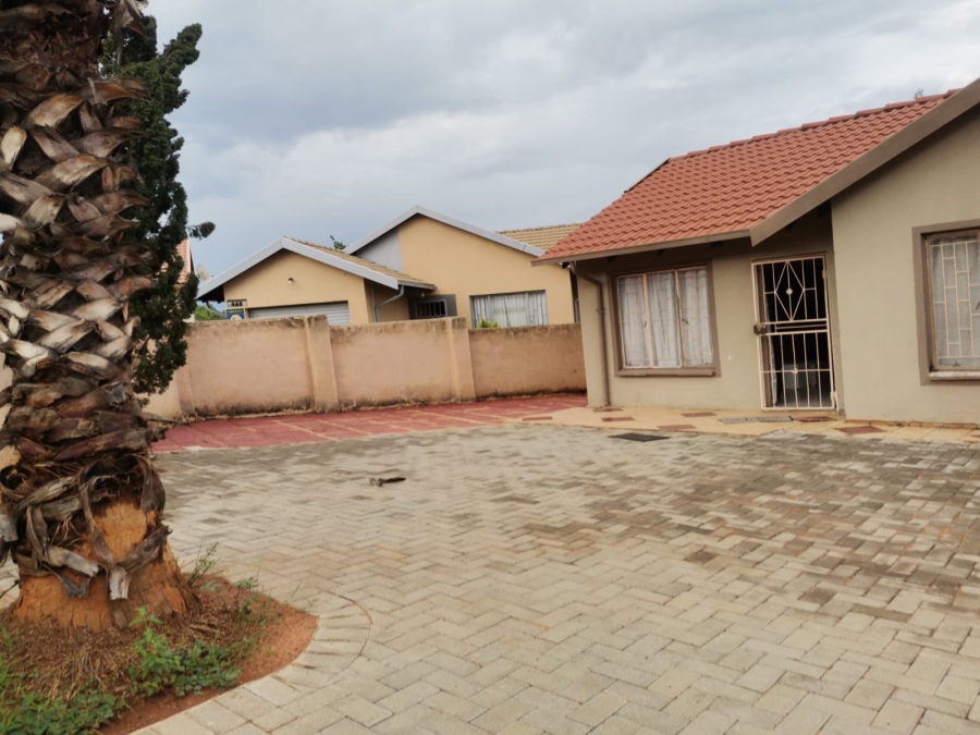 To Let 3 Bedroom Property for Rent in Tlhabane West North West